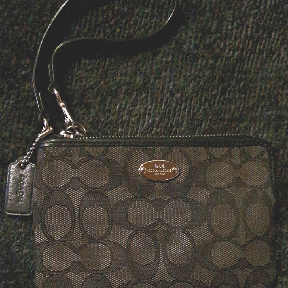 Coach small signature wristlet